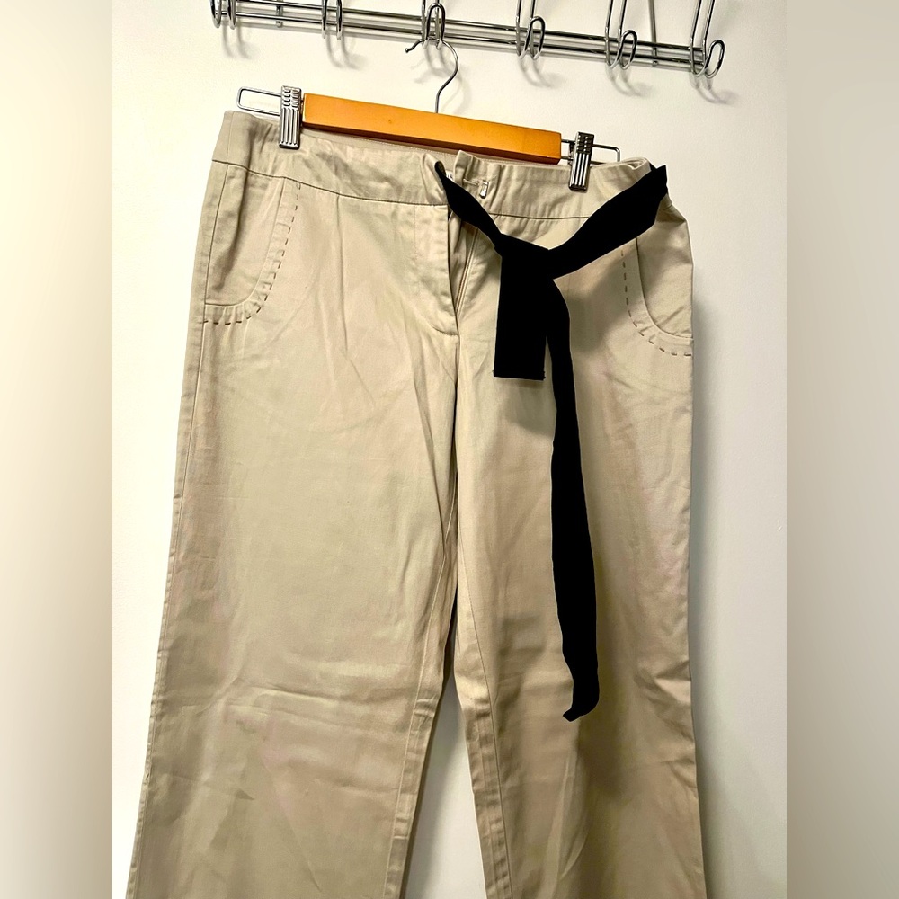 Point Virgule beige pants with a black tie belt